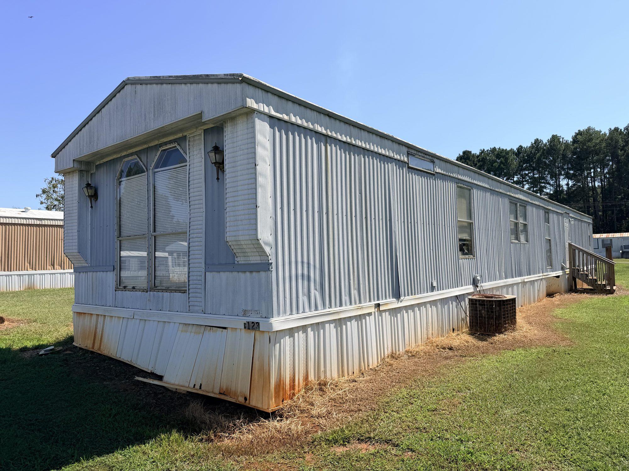 123 Creekside Rd