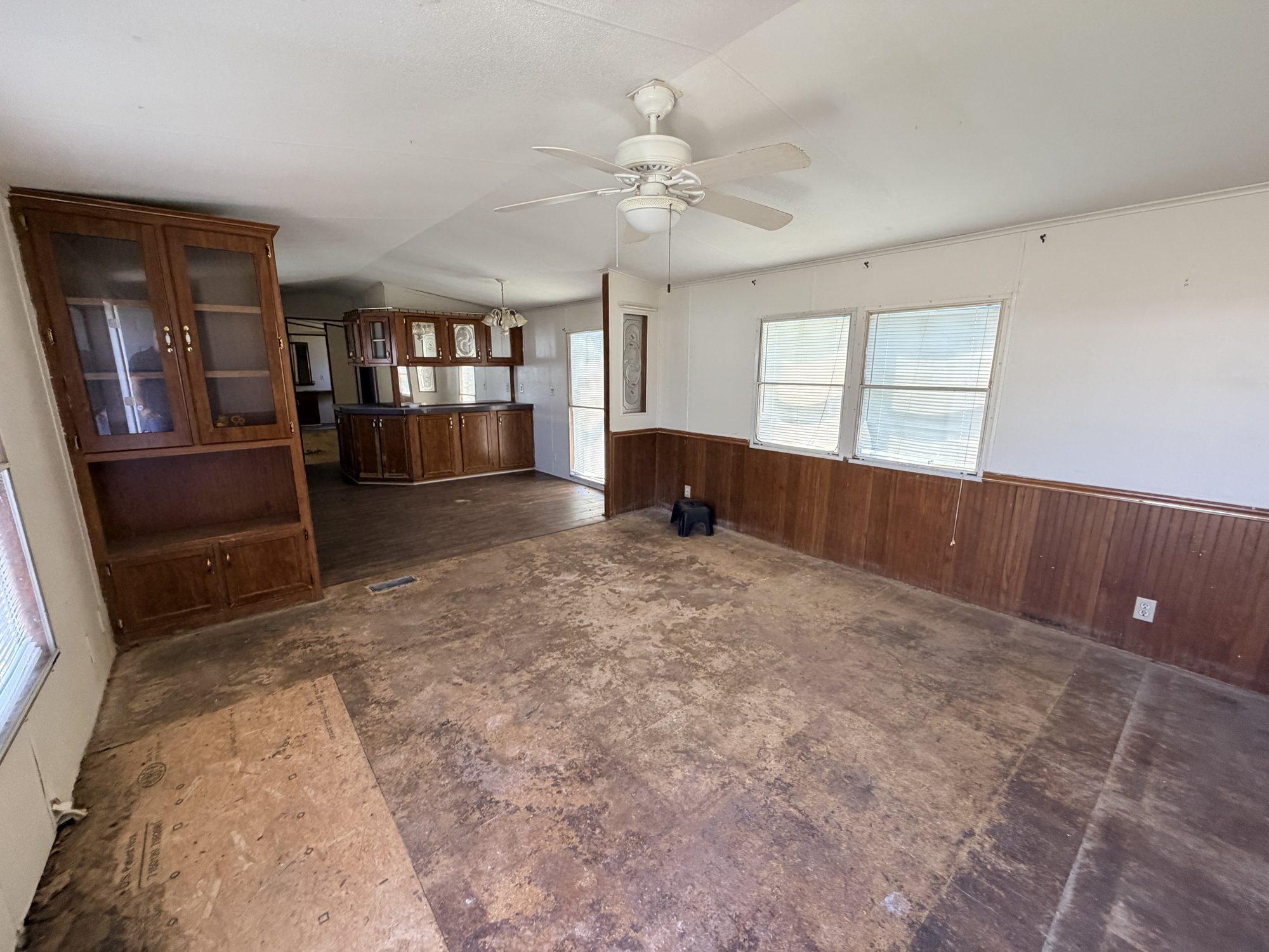 123 Creekside Rd